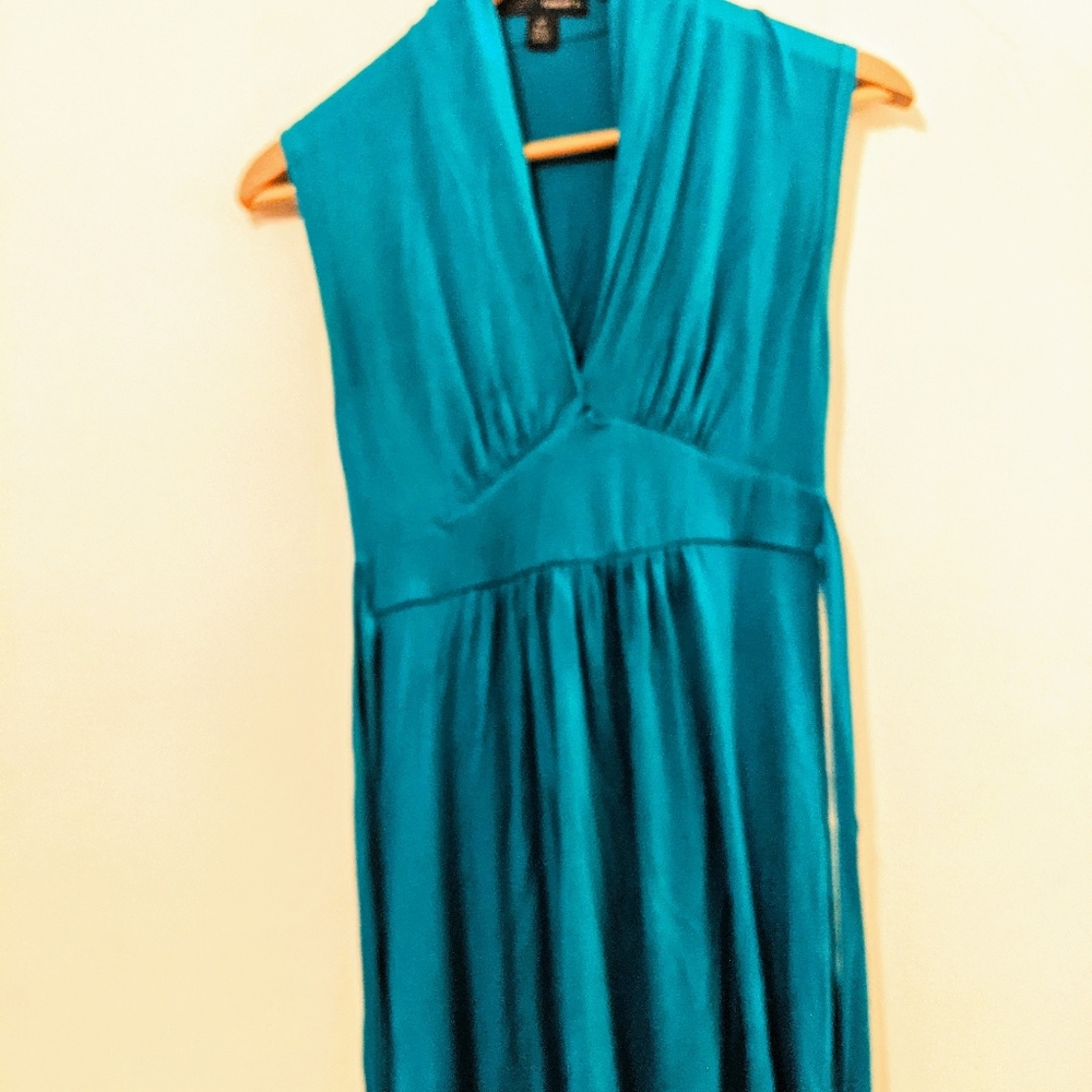 Green sleeveless dress